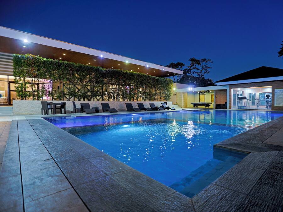 Outdoor pool, pool loungers