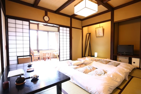 Japanese Style Standard Room with Shared Bath | In-room safe, free WiFi