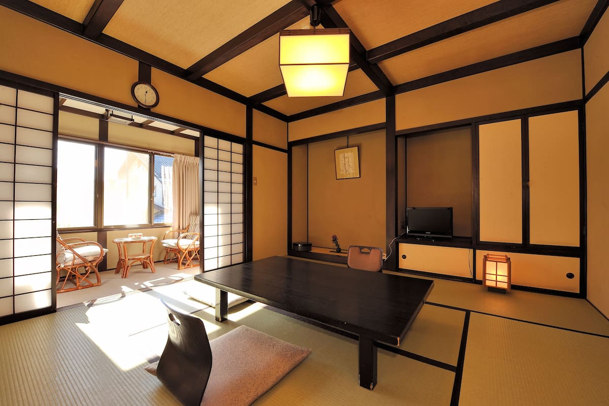 Camera Standard, bagno condiviso (Japanese Style) | Area soggiorno | TV a schermo piatto