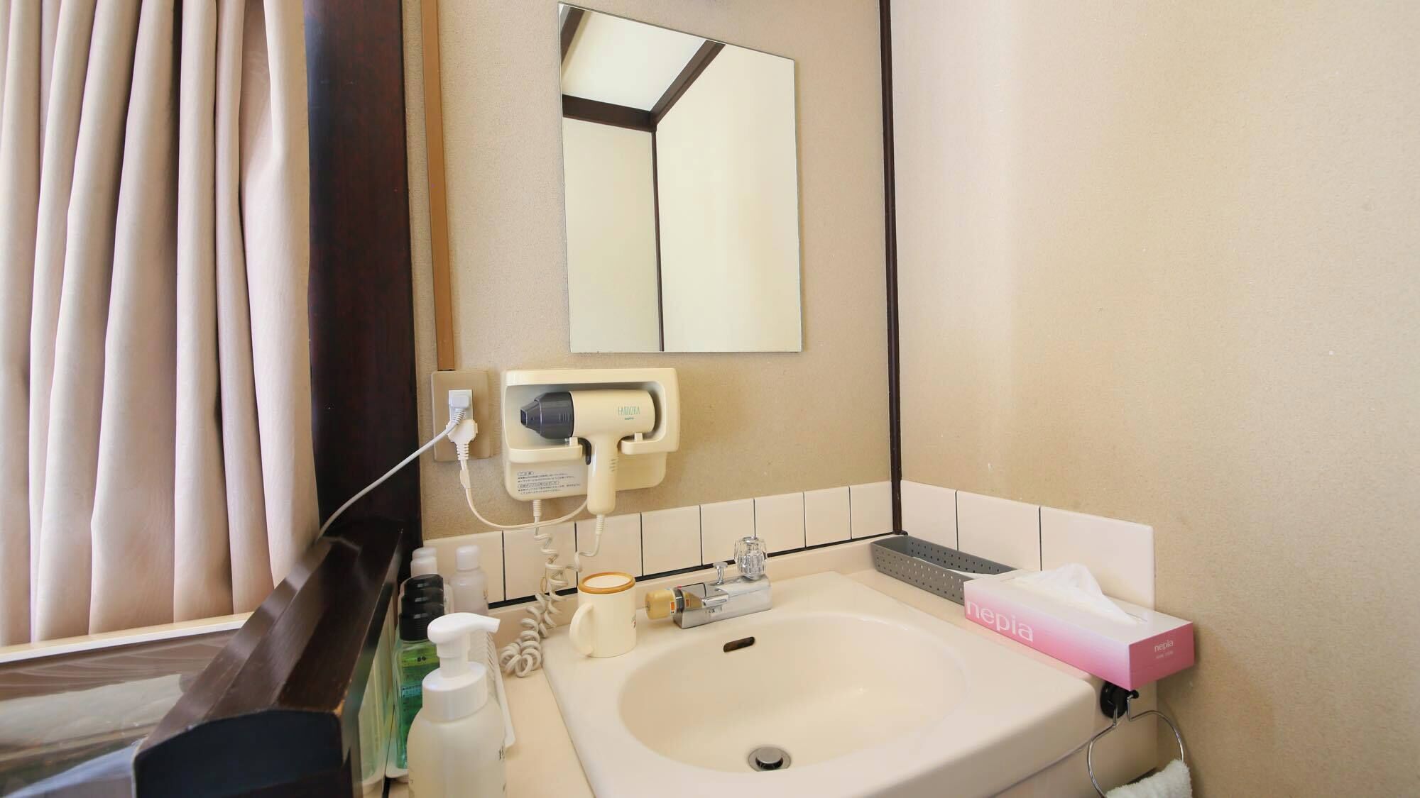 ห้องน้ำ | ของใช้ในห้องน้ำฟรี, ไดร์เป่าผม, รองเท้าสวมภายในห้อง, โถสุขภัณฑ์แบบบิเดท์