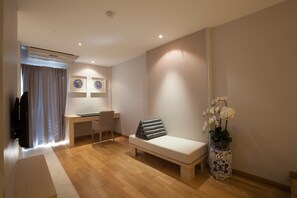 Siam Deluxe | 迷你吧、客房內保險箱、書桌、隔音