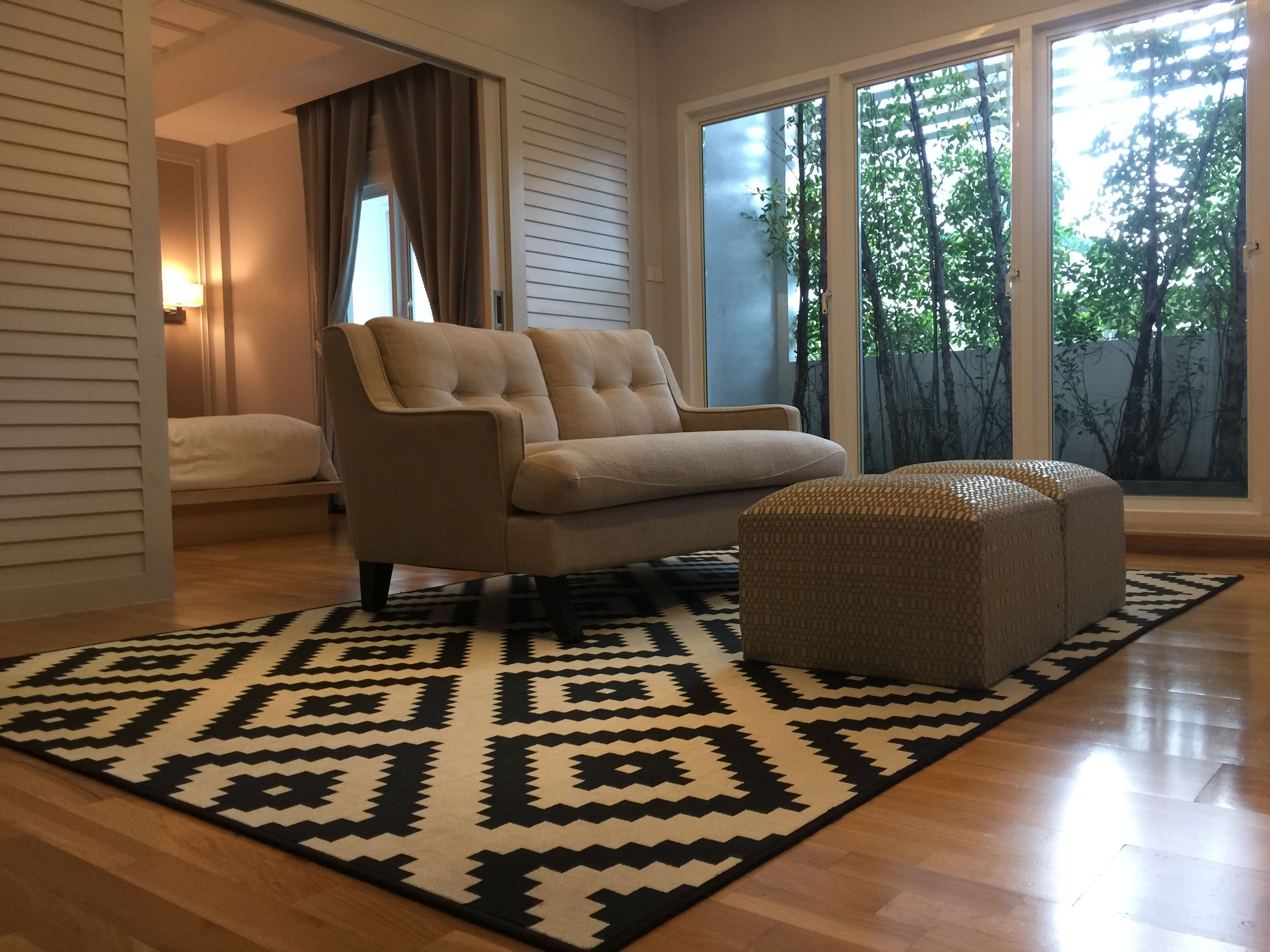 marble suite | living room | 32-inch led tv with cable channels, tv