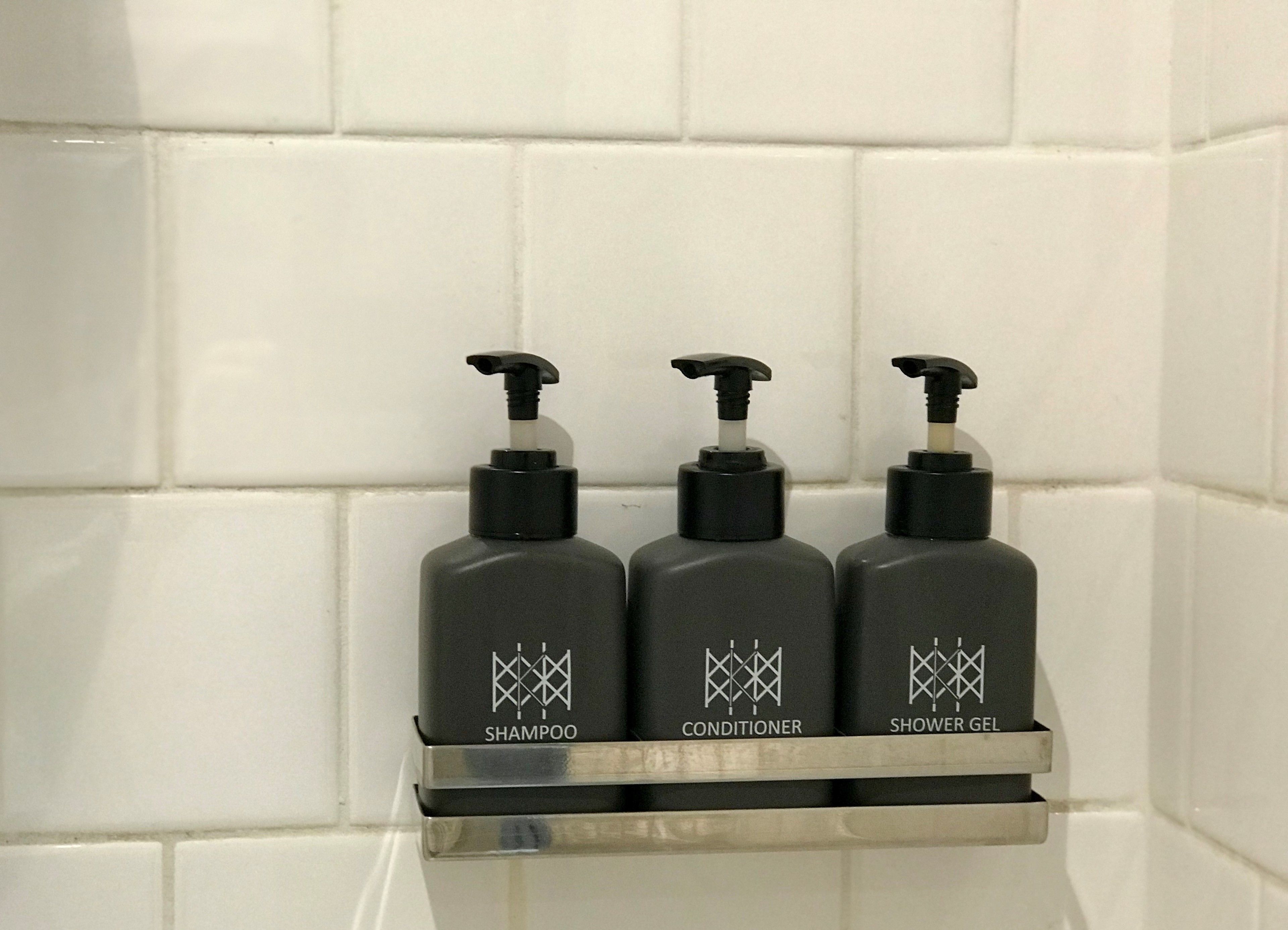 siam deluxe | bathroom | free toiletries, hair dryer, slippers, bidet