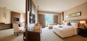 Executive Suite | Premium bedding, in-room safe, desk, soundproofing - Lia Charlton Hotel Shenzhen (Shenzhen)