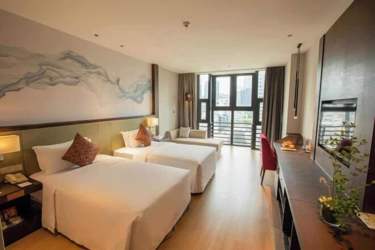 Premium bedding, in-room safe, desk, soundproofing