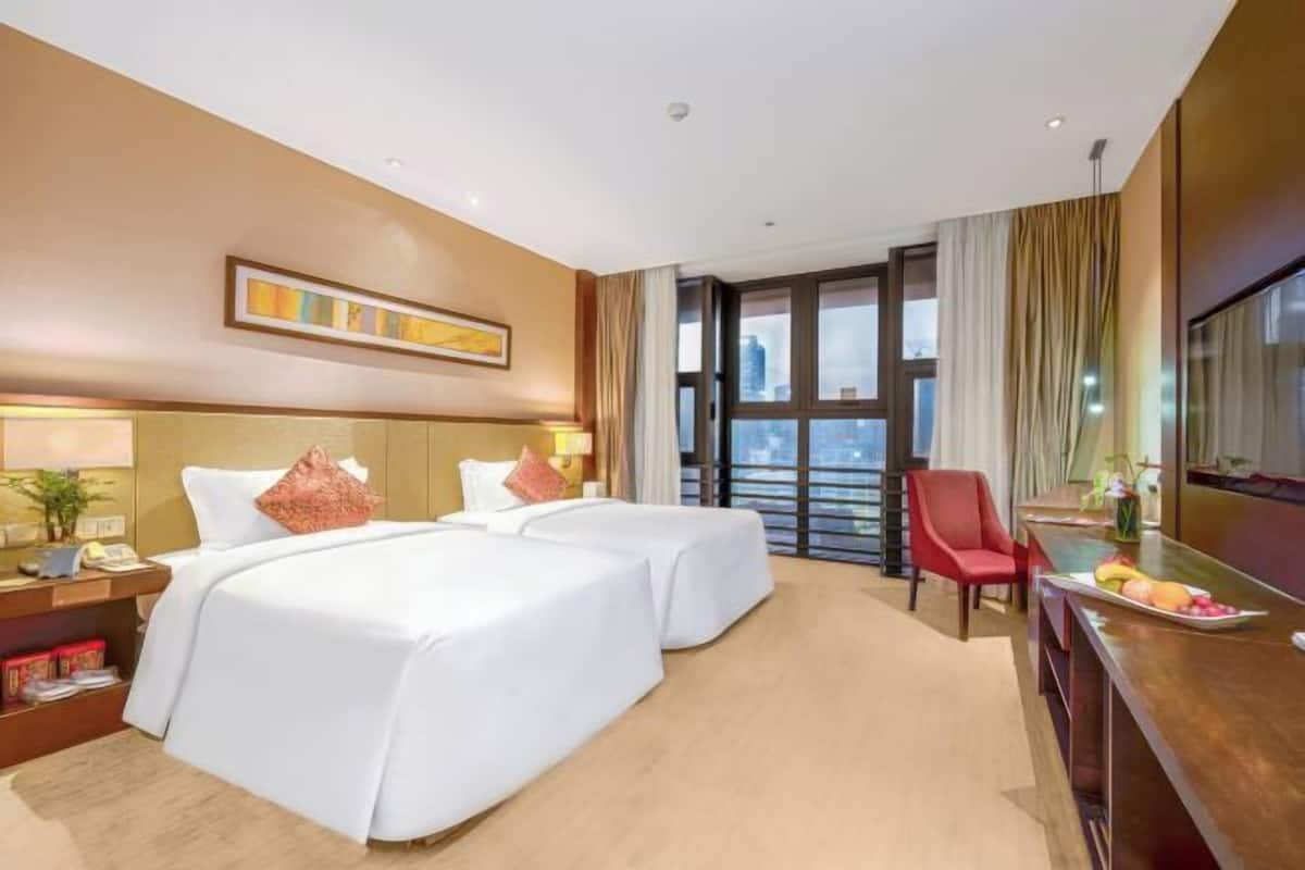 Premium bedding, in-room safe, desk, soundproofing
