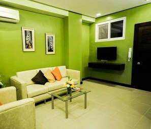 تلفزيون بشاشة مسطحة