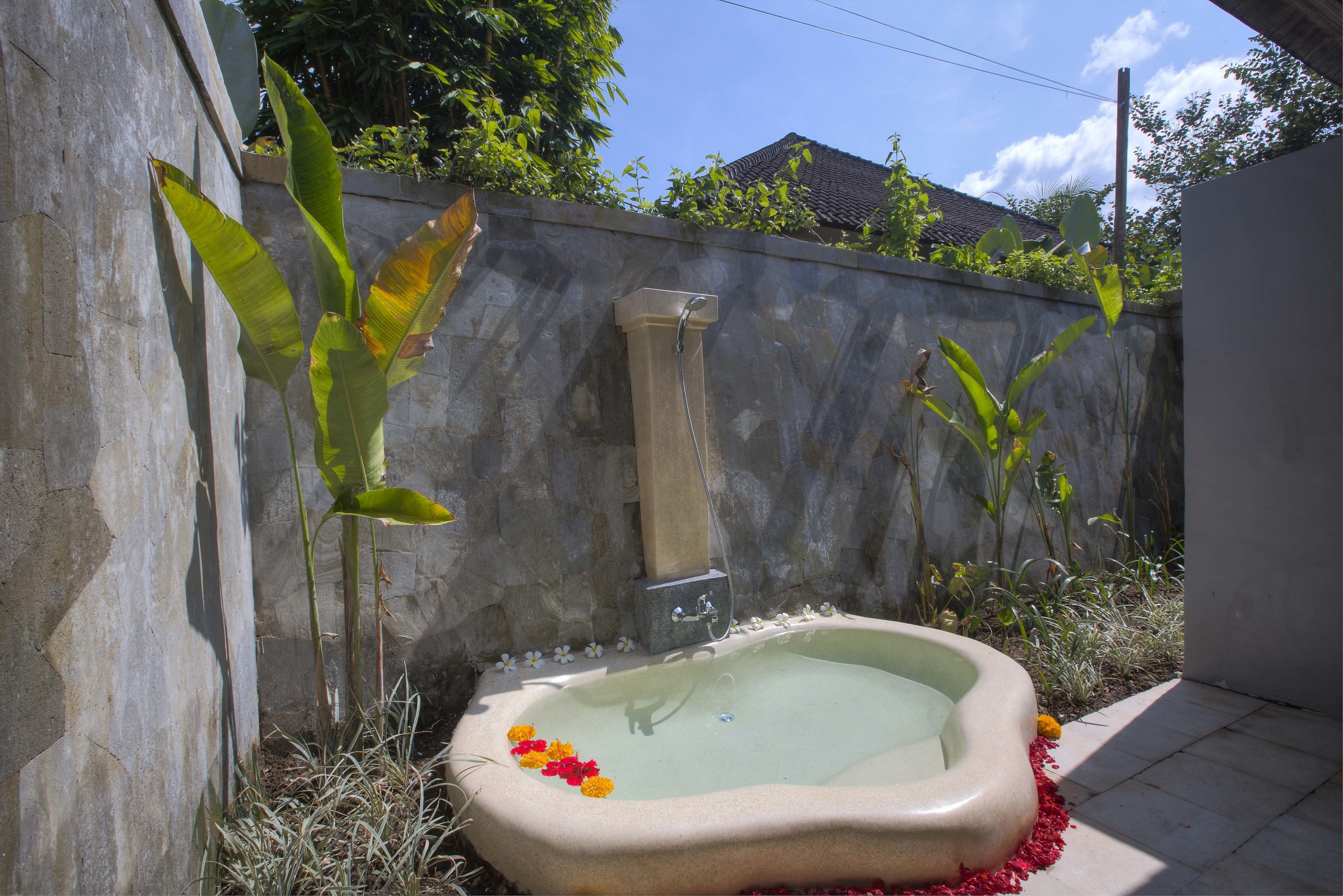 deep-soaking bathtub