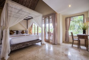 Estúdio luxo | Roupas de cama premium, cofres nos quartos, escrivaninha