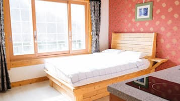 Soundproofing, free WiFi