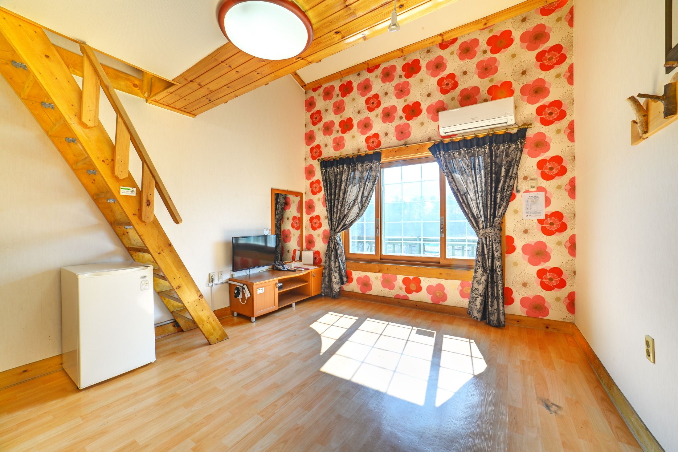 Soundproofing, free WiFi