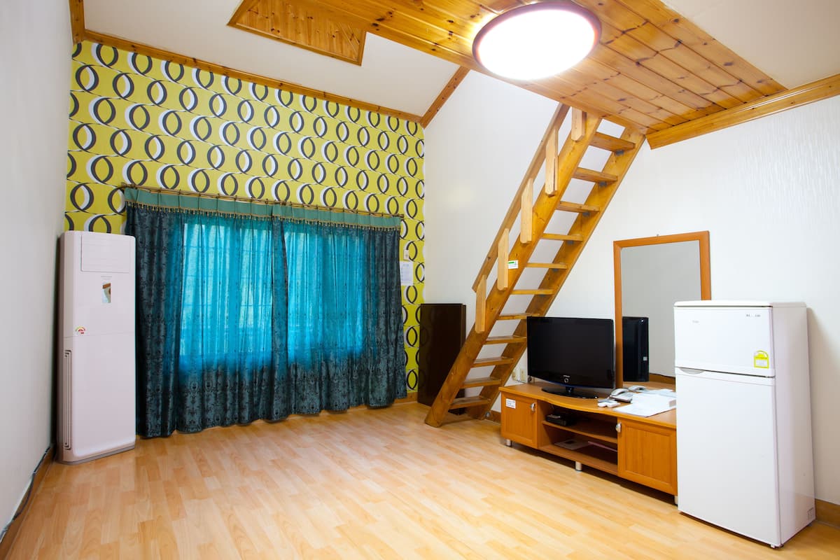 Soundproofing, free WiFi