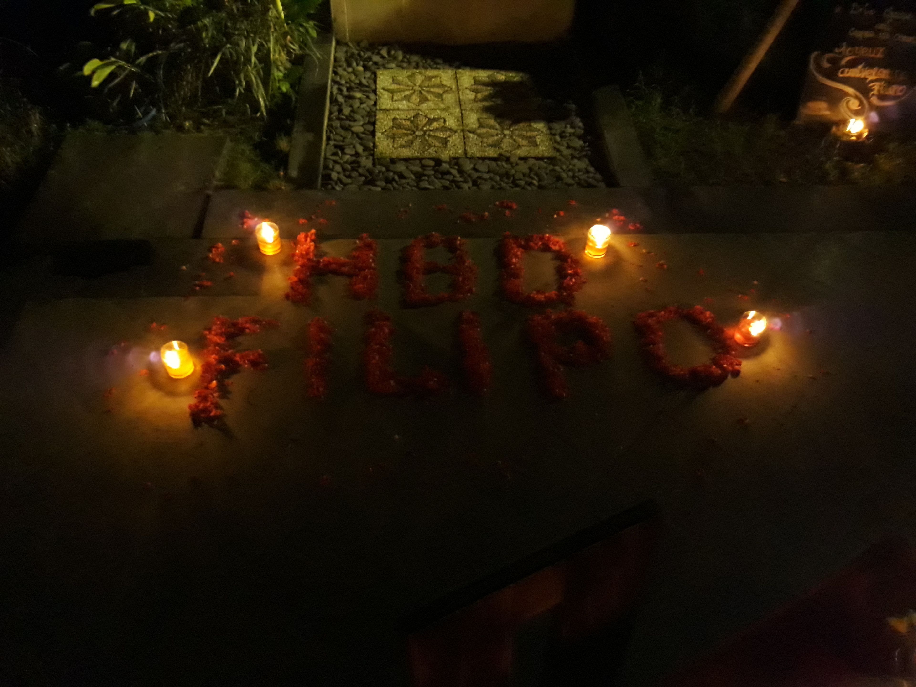 breakfast, lunch, dinner served; international cuisine