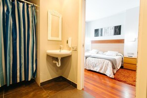 Ropa de cama de alta calidad, minibar, caja fuerte