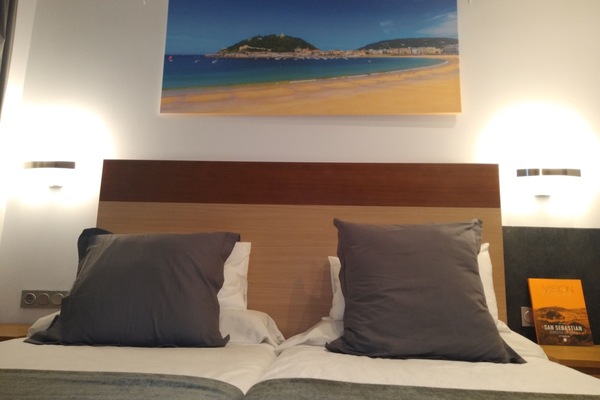 Phòng đôi hoặc 2 giường đơn trung tâm thành phố | Bộ đồ giường cao cấp, minibar, két bảo mật tại phòng