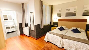 Habitación urbana con 1 cama matrimonial o 2 individuales | Ropa de cama de alta calidad y minibar