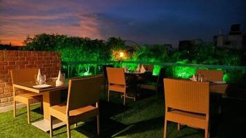 2 restaurantes; se sirven desayunos