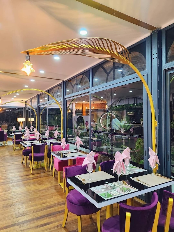Breakfast, lunch served; international cuisine, al fresco dining