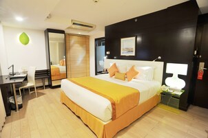 Frette Italian sheets, premium bedding, minibar, in-room safe