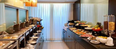 Breakfast, lunch, dinner served; international cuisine