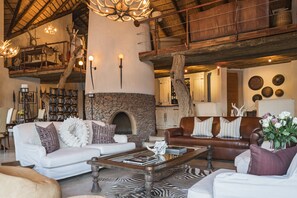 Interior - Royal Madikwe Game Lodge (Ramotshere Moiloa)