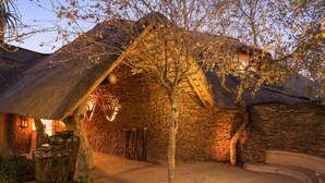 Interior entrance - Royal Madikwe Game Lodge (Ramotshere Moiloa)