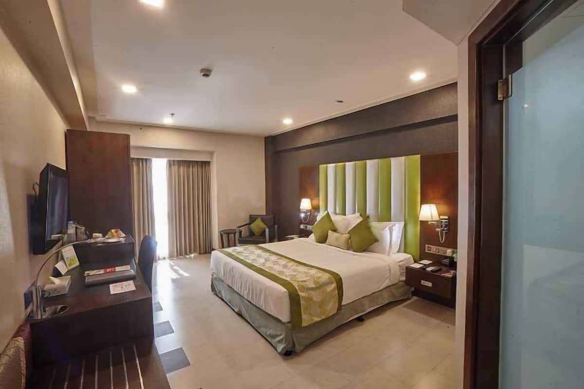 1 bedroom, Frette Italian sheets, premium bedding, down duvets