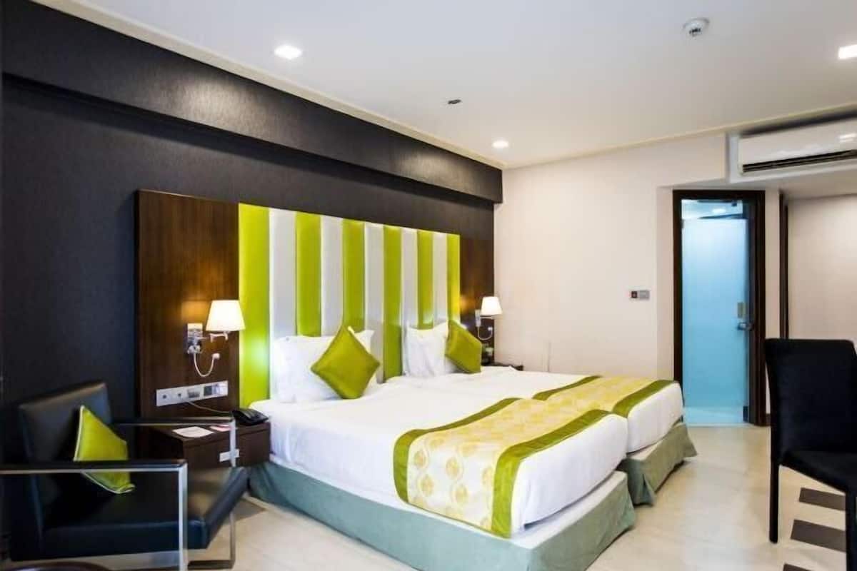 1 bedroom, Frette Italian sheets, premium bedding, down comforters