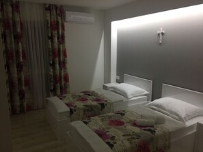 Schreibtisch, schallisolierte Zimmer, kostenloses WLAN, Bettwäsche