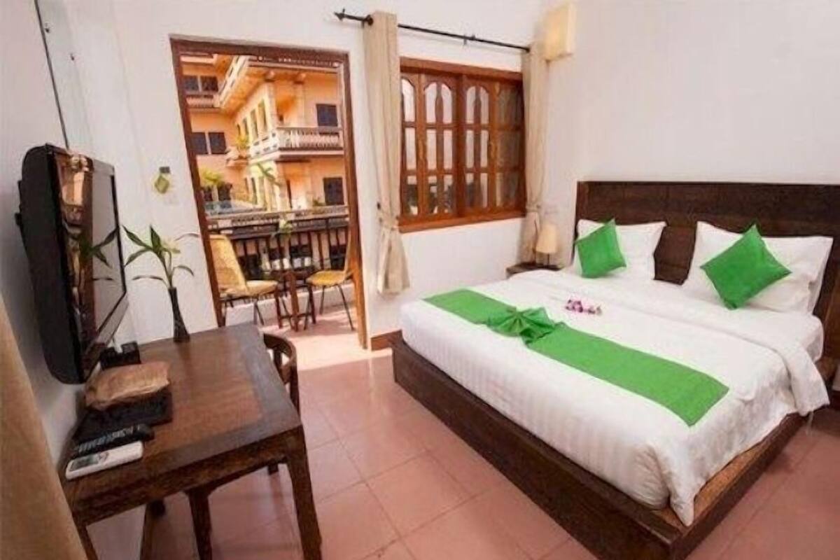 1 bedroom, premium bedding, minibar, in-room safe