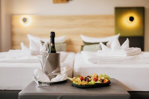 Literie de qualité supérieure, coffres-forts dans les chambres, bureau