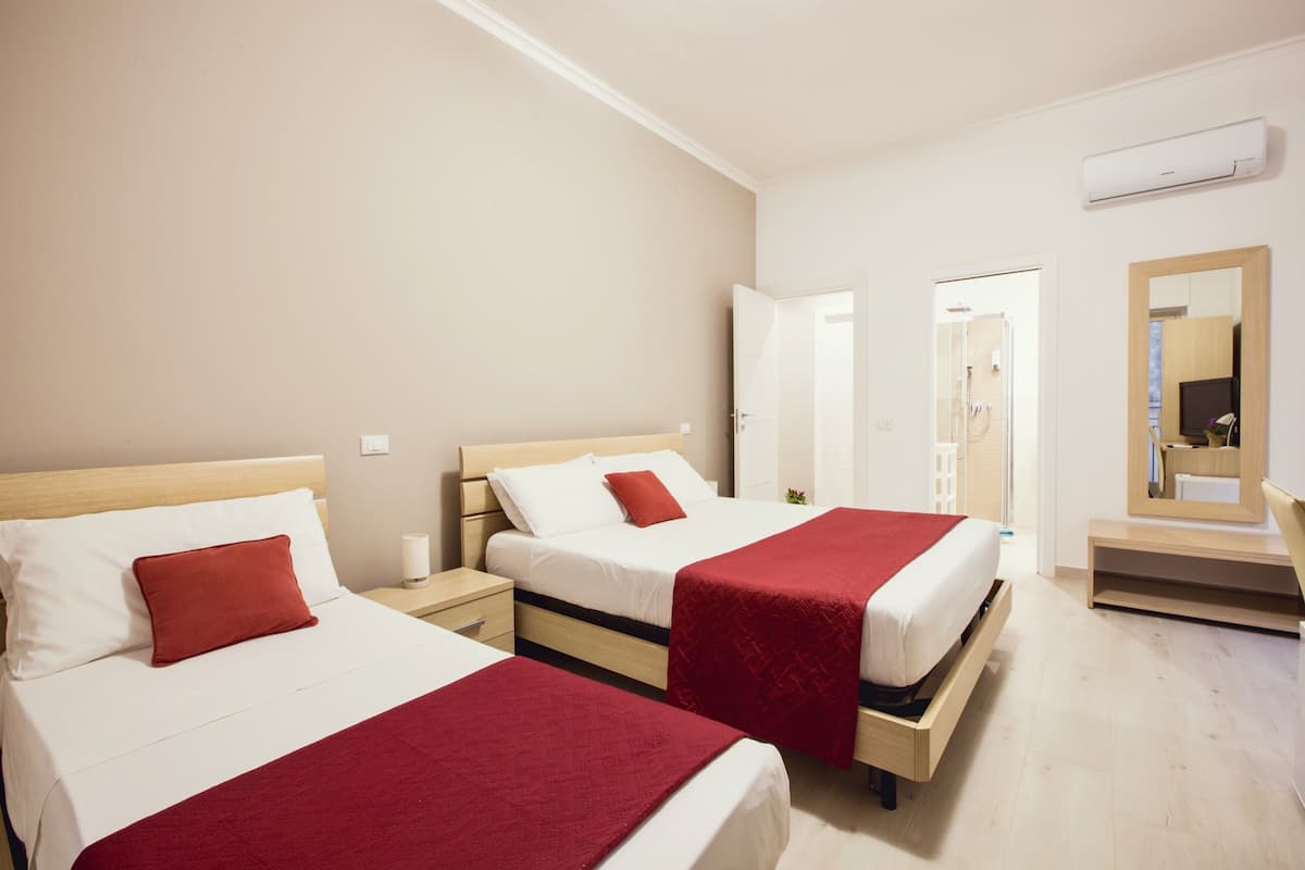 Quadruple Room | Minibar, laptop workspace, cribs/infant beds, free WiFi
