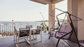 Deluxe dubbelrum eller tvåbäddsrum - havsutsikt | Terrass/Patio
