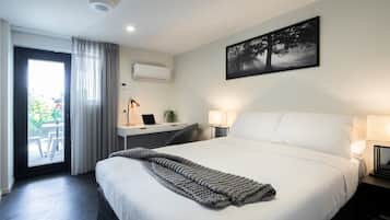 Deluxe Suite, 2 Bedrooms, Kitchen | 2 bedrooms, Frette Italian sheets, premium bedding
