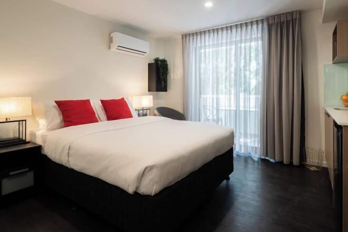 2 bedrooms, Frette Italian sheets, premium bedding