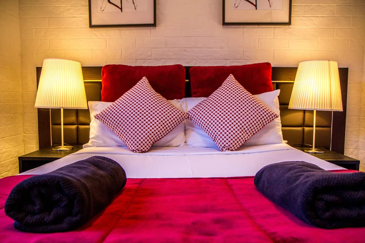 Tweepersoonskamer, gedeelde badkamer | 2 slaapkamers, Italiaanse Frette-lakens, luxe beddengoed