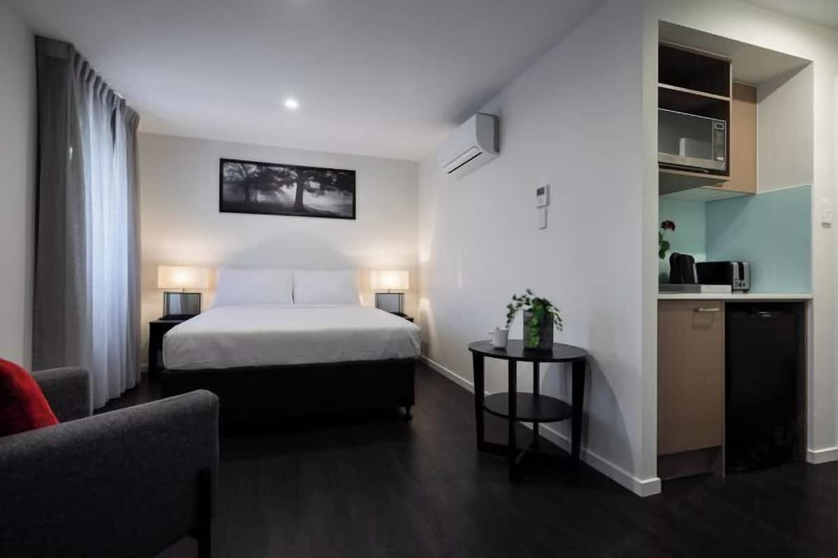 2 bedrooms, Frette Italian sheets, premium bedding