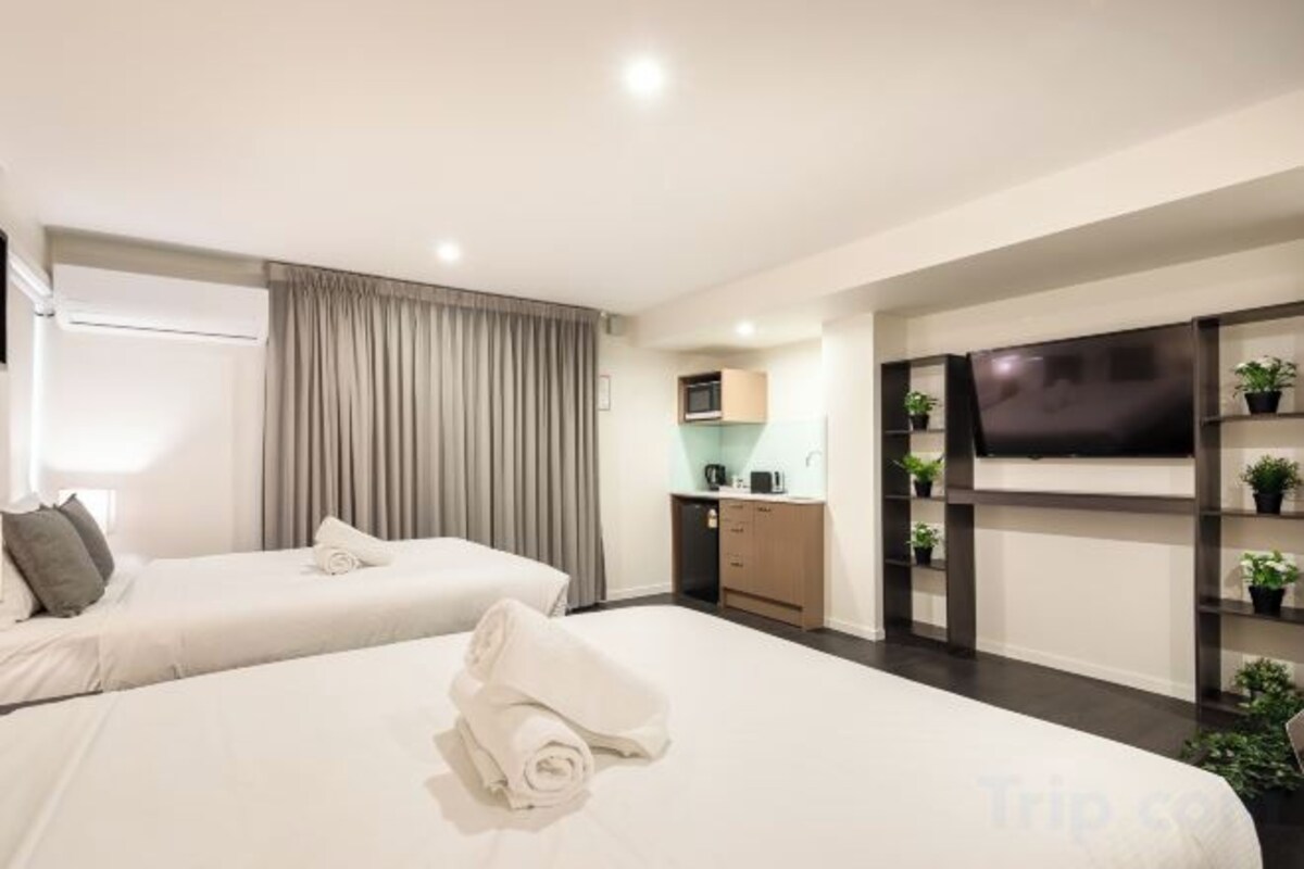 Two Double Studio with Kitchenette and Balcony