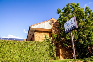 Property entrance - Ascot Budget Inn & Residences (Ascot)