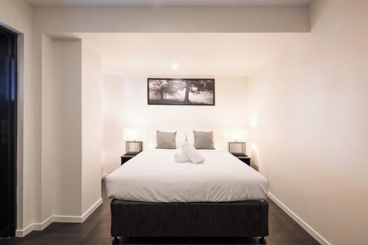 2 bedrooms, Frette Italian sheets, premium bedding