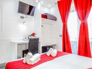 Habitación panorámica - 1 cama matrimonial o 2 individuales | Minibar, caja de seguridad en la habitación y escritorio