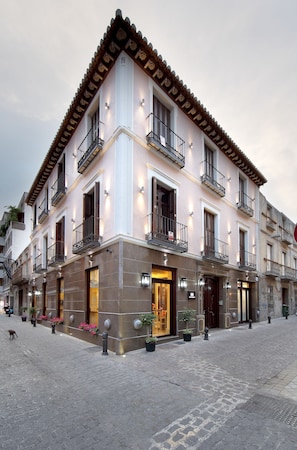 Property entrance - Casa Palacete 1822 (Granada)