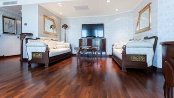 Presidential Suite | Living area | Plasma TV