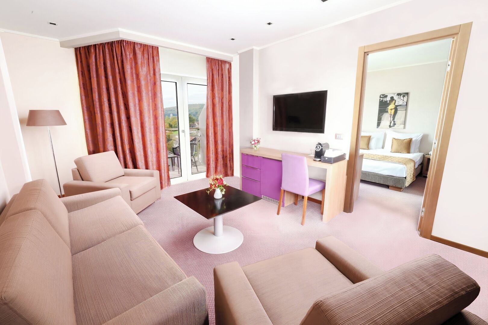 Svit - bubbelpool | Minibar, värdeförvaringsskåp på rummet, skrivbord och ljudisolering