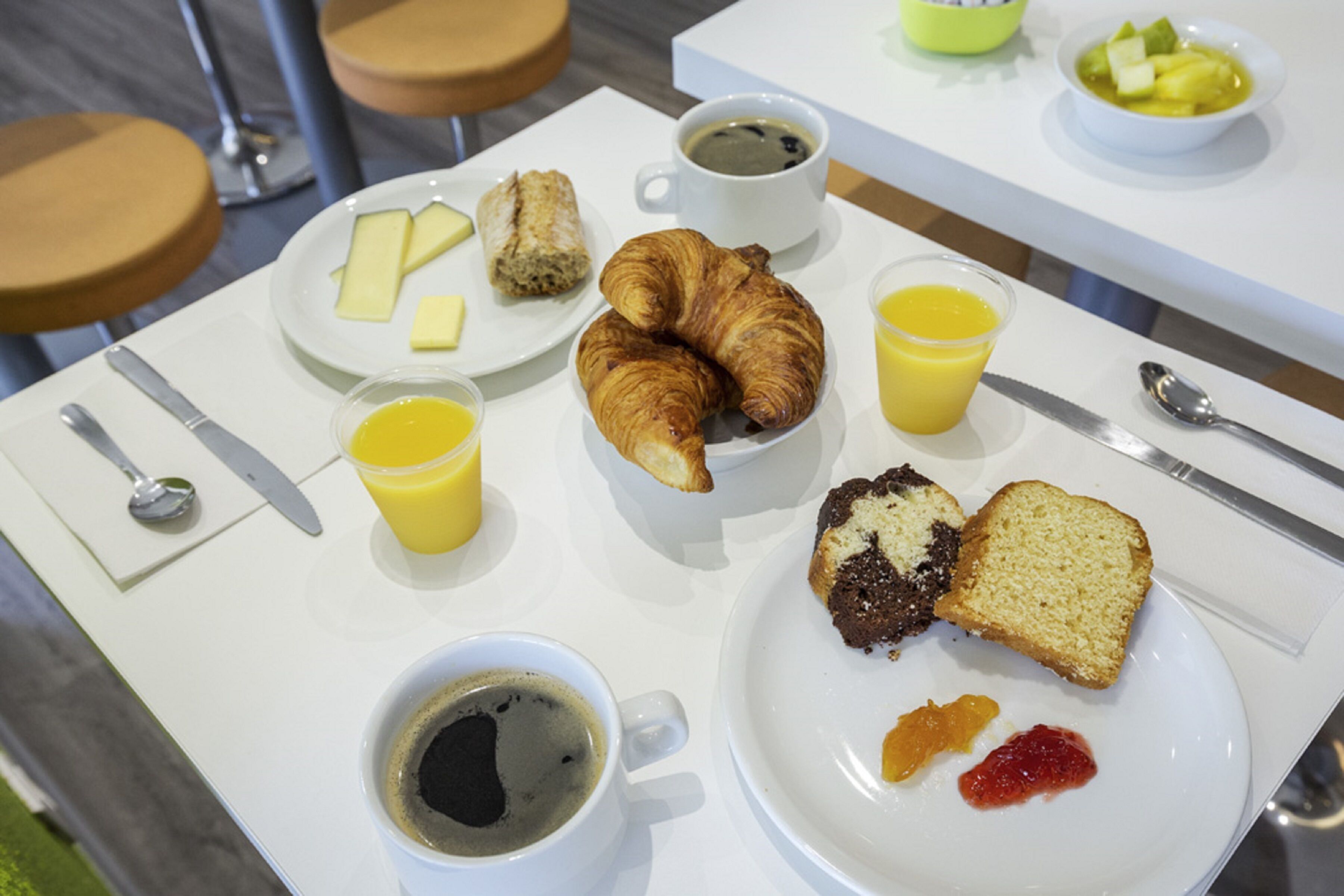 daily buffet breakfast (eur 9.90 per person)