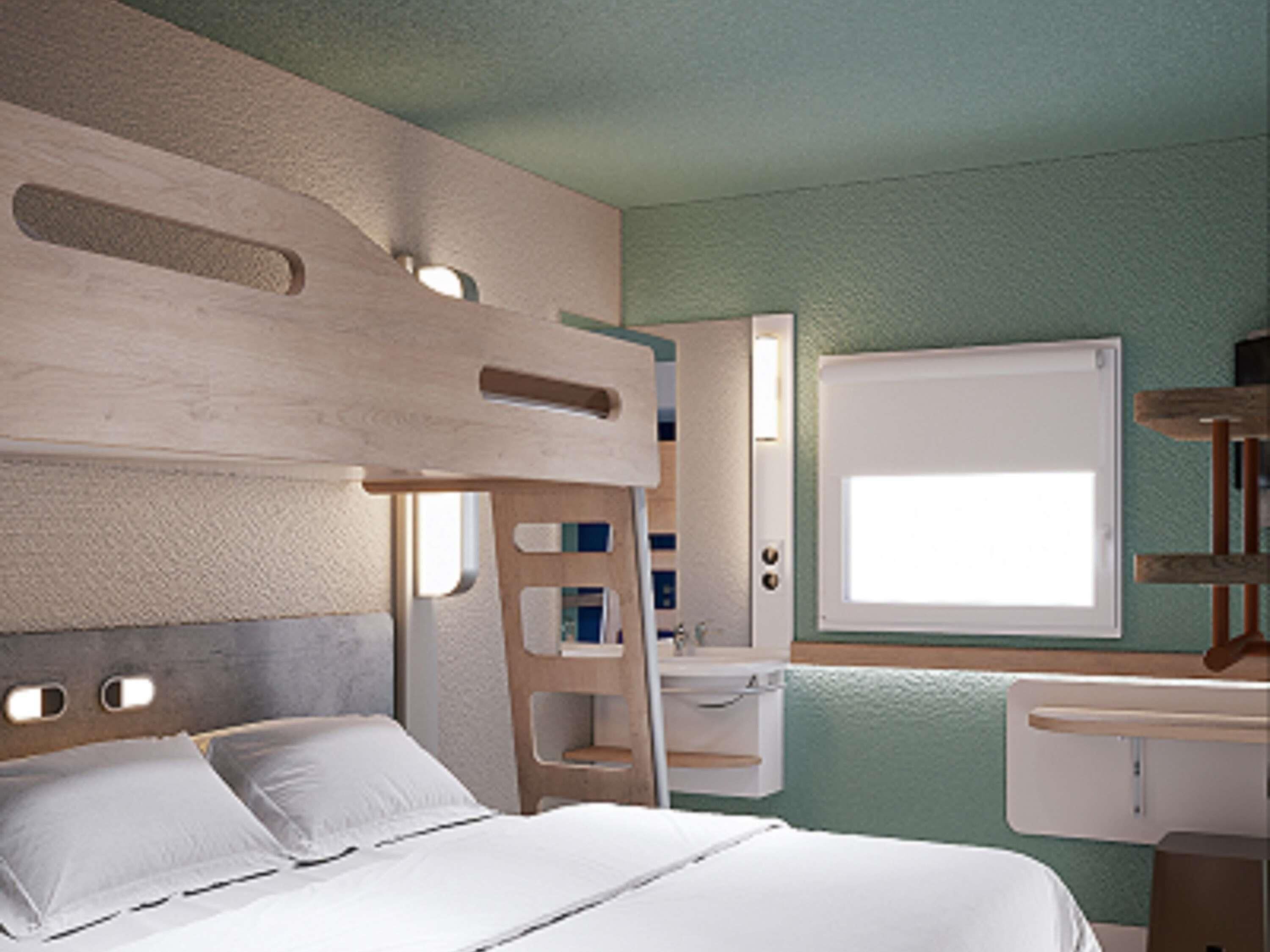 Habitación estándar, varias camas | Ropa de cama de alta calidad y escritorio 