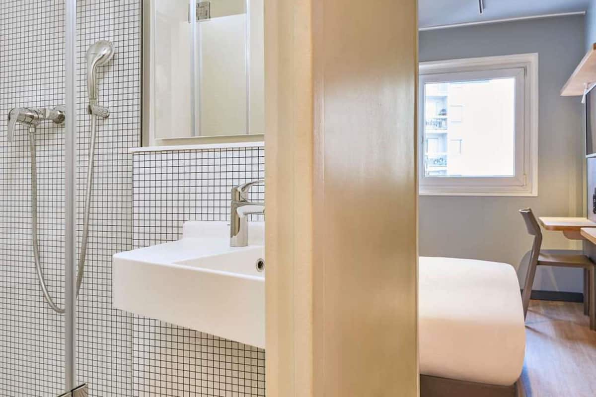 Premium bedding, desk, blackout drapes, soundproofing