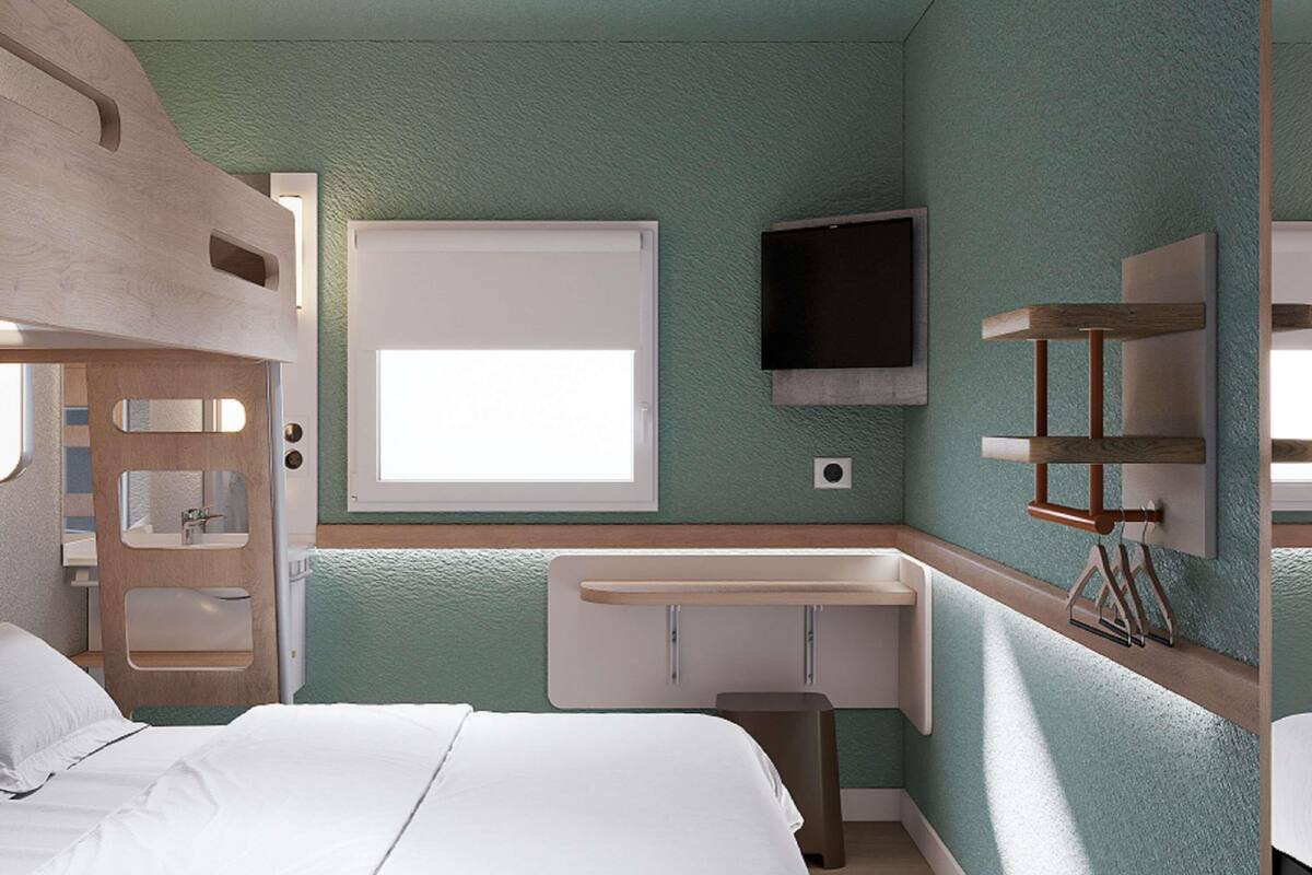Quarto standard, várias camas | Roupas de cama premium, escrivaninha, cortinas blackout
