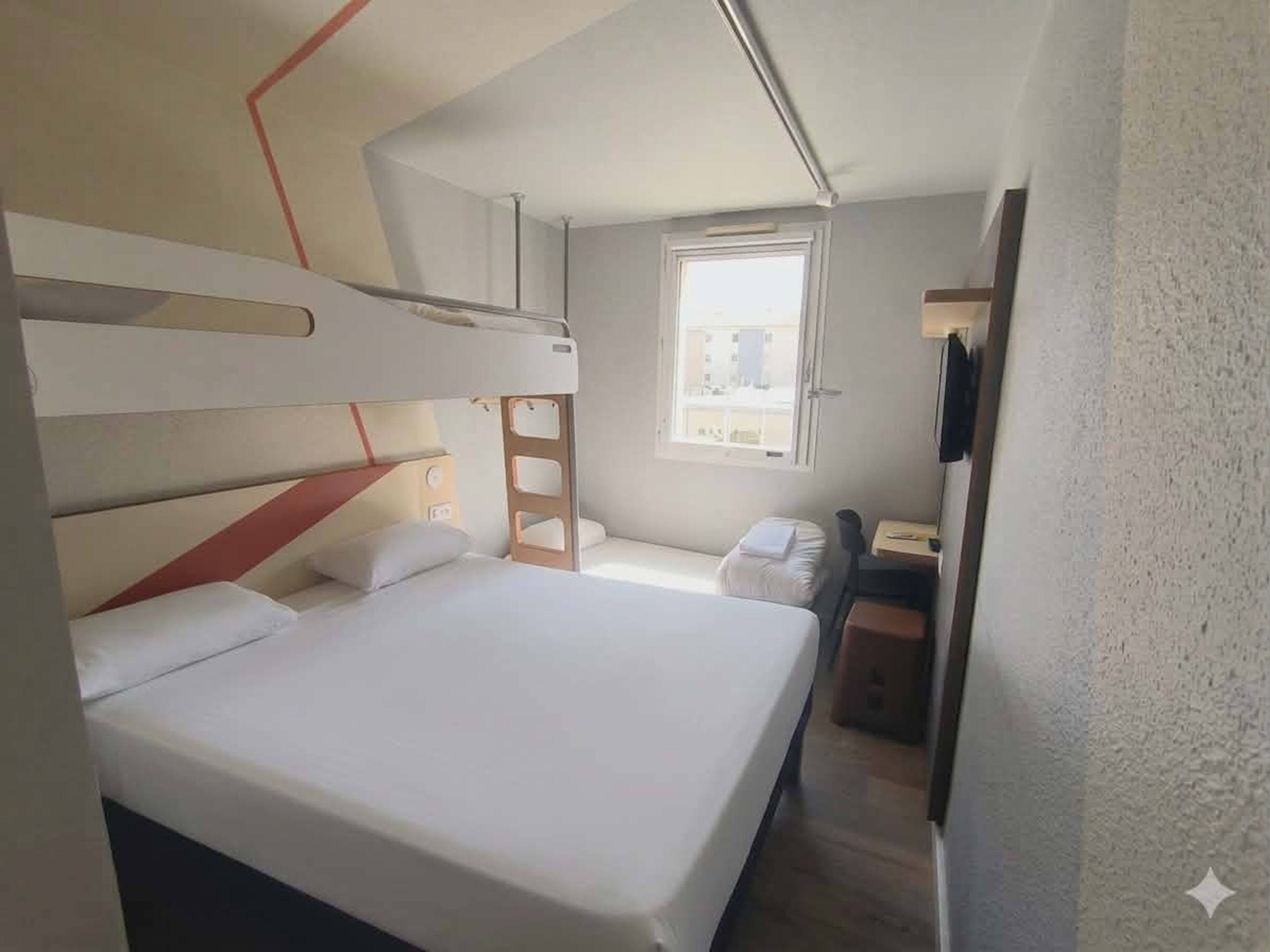 Chambre Standard, Plusieurs lits | Literie de qualité, bureau, rideaux d’obscurcissement