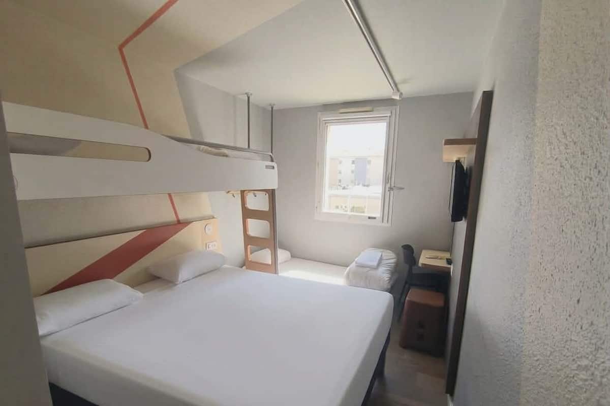 Chambre Standard, plusieurs lits | Literie de qualité supérieure, bureau, rideaux occultants